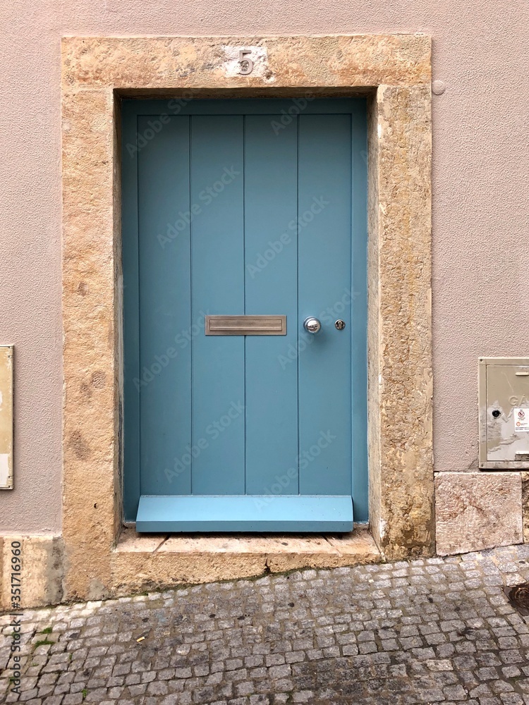 Fototapeta premium stare niebieskie drzwi