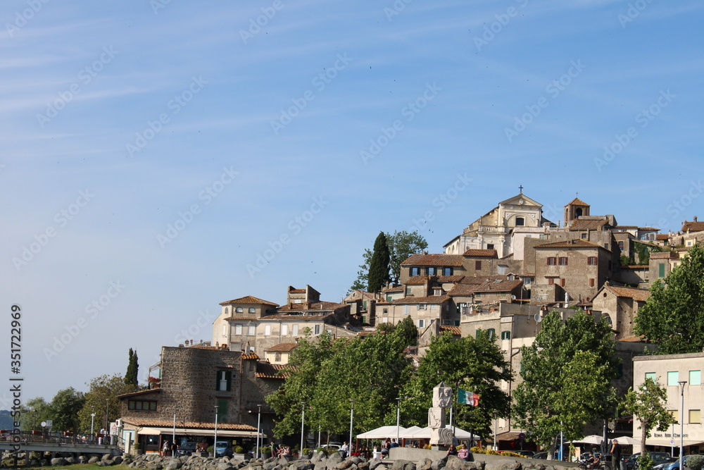 Obraz premium view of the town of Anguillara Sabazia near rome italy