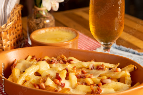 Fotografie portion of french fries with cheese and bacon