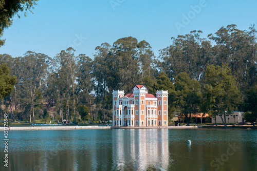 Castillo en un lago. photo