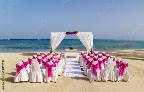 Obraz na płótnie Wedding at the beach in the Caribbean. w salonie