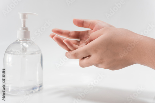 Hand washing with alcohol gel to eliminate bacteria and viruses
