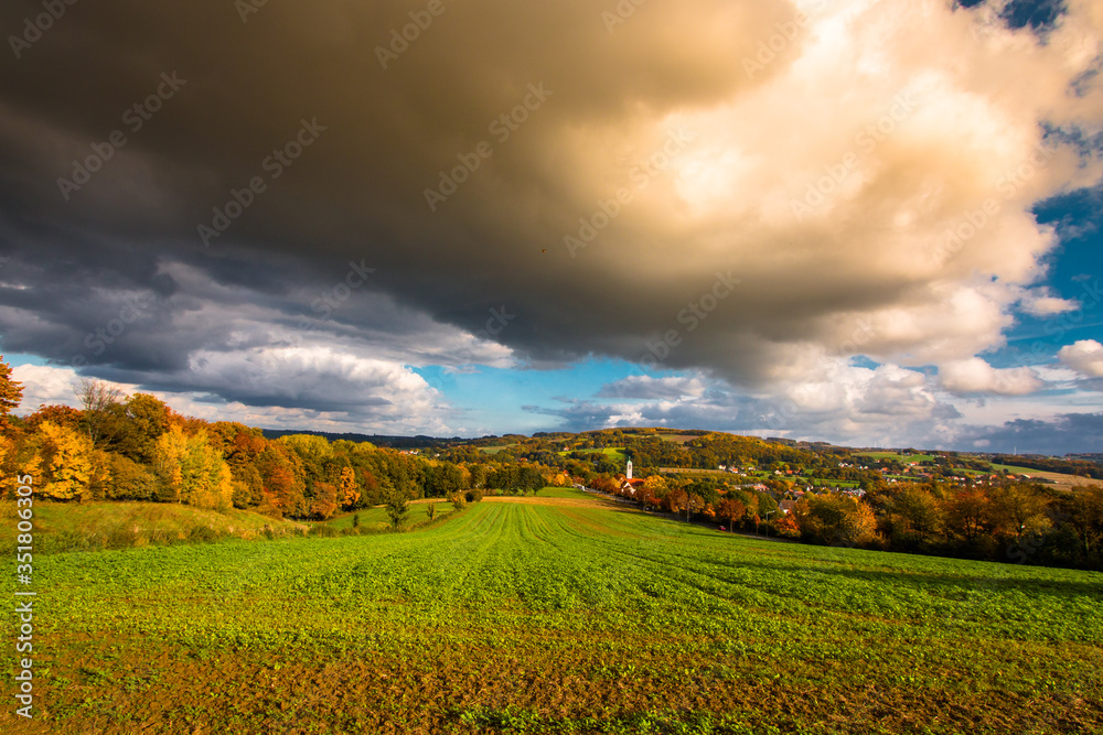 Obraz premium landschaft im herbst felder