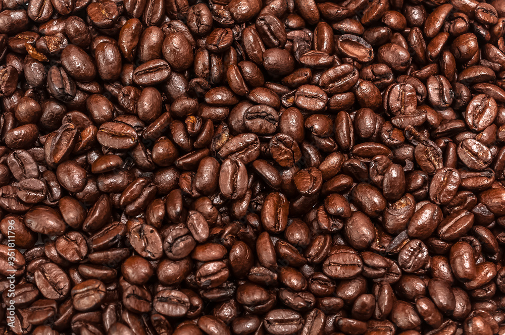 Fototapeta premium Textur von ganzen Kaffeebohnen