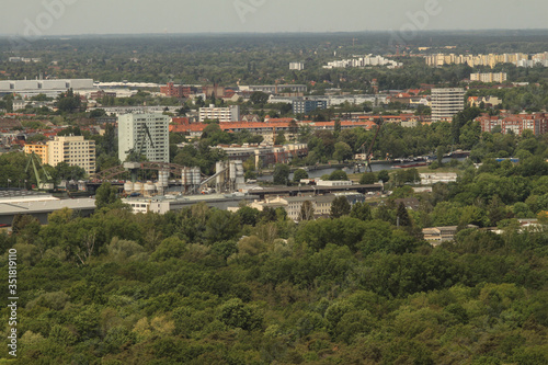 Berliner Bezirke  Blick vom Olympiapark zum Spandauer Oberhafen © holger.l.berlin