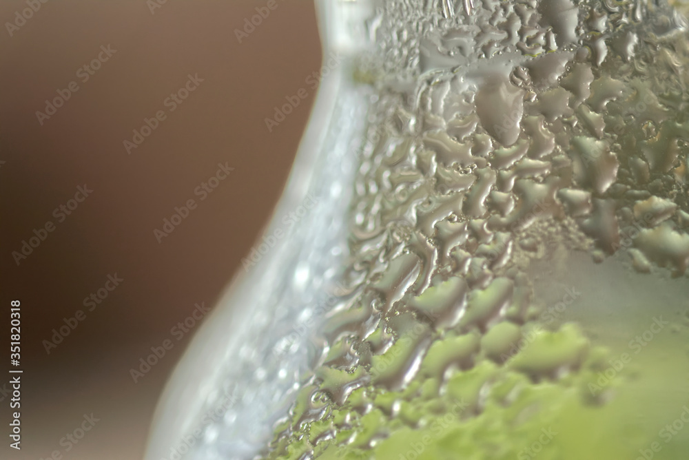 Naklejka premium ペットボトルの蒸発した水分