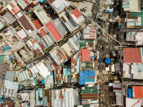 Fotografie Top view of a slum area in Metro Manila.