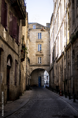 Fototapeta Naklejka Na Ścianę i Meble -  Les vieilles ruelles de Bordeaux Couleur