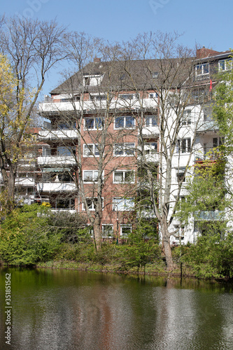 Wohnhäuser, Mehrfamilienhäuser im Frühling, Bremen