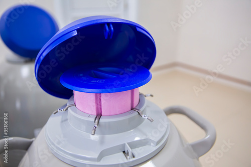 In vitro fertilization human egg cells liquid nitrogen cryo preservation 