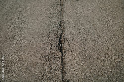 Obraz na plátně crack in concrete pavement