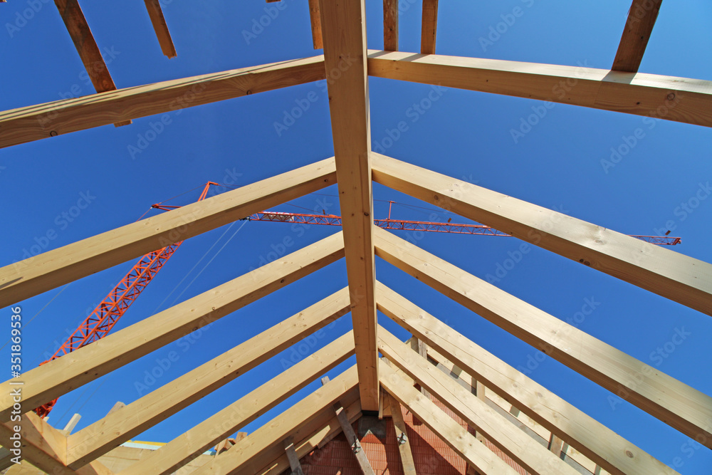 Holzbau und Zimmererarbeiten an einem neuen Wohnhaus Holzbau und Zimmererarbeiten an einem neuen Wohnhaus