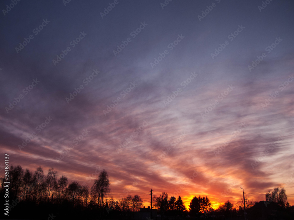 Kolorowy zachód słońca nad Warszawą