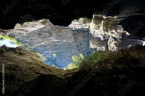 Gewundener Weg durch die Breitachklamm im Allgäu
