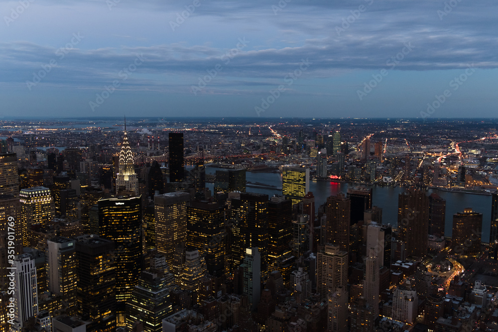 Obraz premium Widok na Manhattan ze szczytu skały