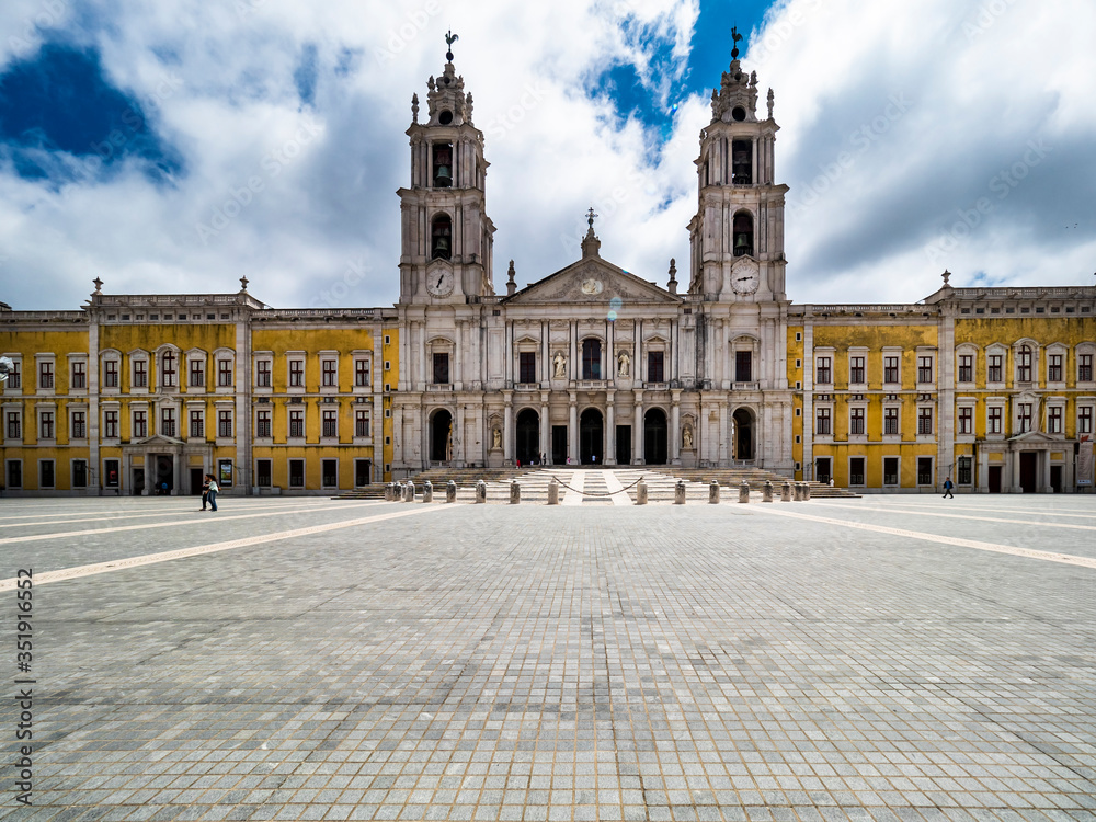 Palácio Nacional de Mafra oder Nationalpalast von Mafra, Mafra, Portugal