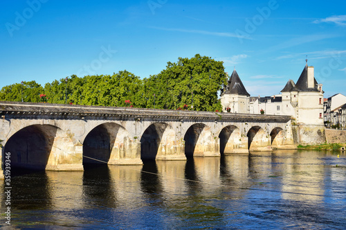 Puente fortificado de Enrique IV en Chatellerault