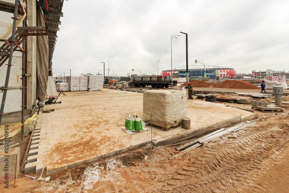 Foto de Pile driving in foundation pit for construction of apartment ...