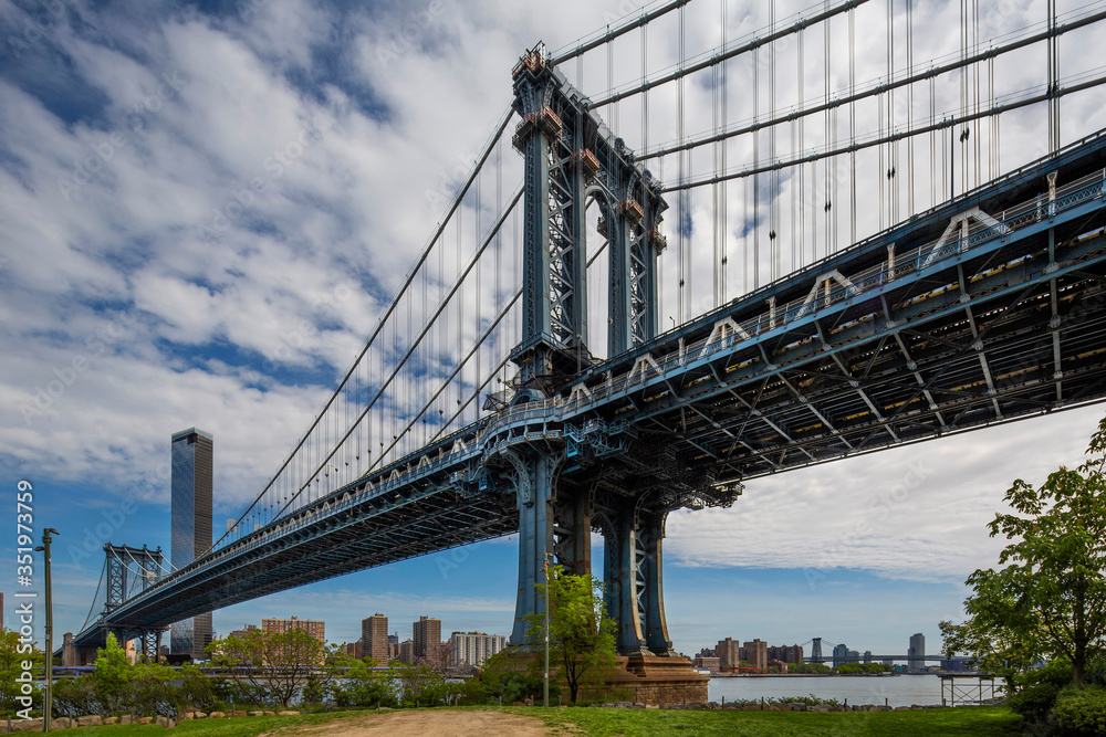 Manhattan bridge over the East river