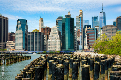 Obraz na płótnie New York City skyline from Brooklyn Bridge Park w salonie