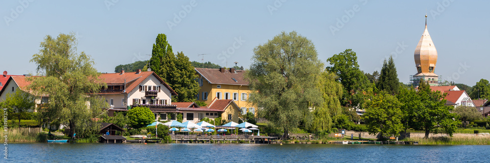 Fototapeta premium Panorama of Weßling with beer garden, church and lake.