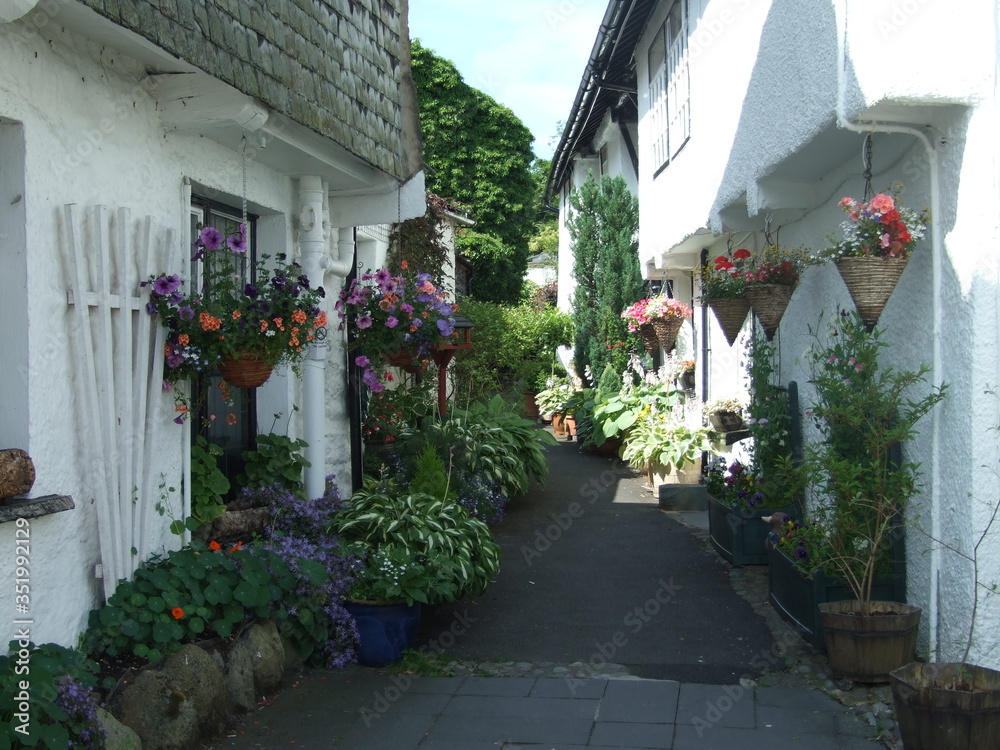 Naklejka premium english country village lake district