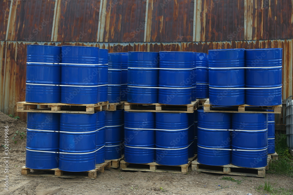 200 liter barrels in the production warehouse 200 liter barrels in the production warehouse
