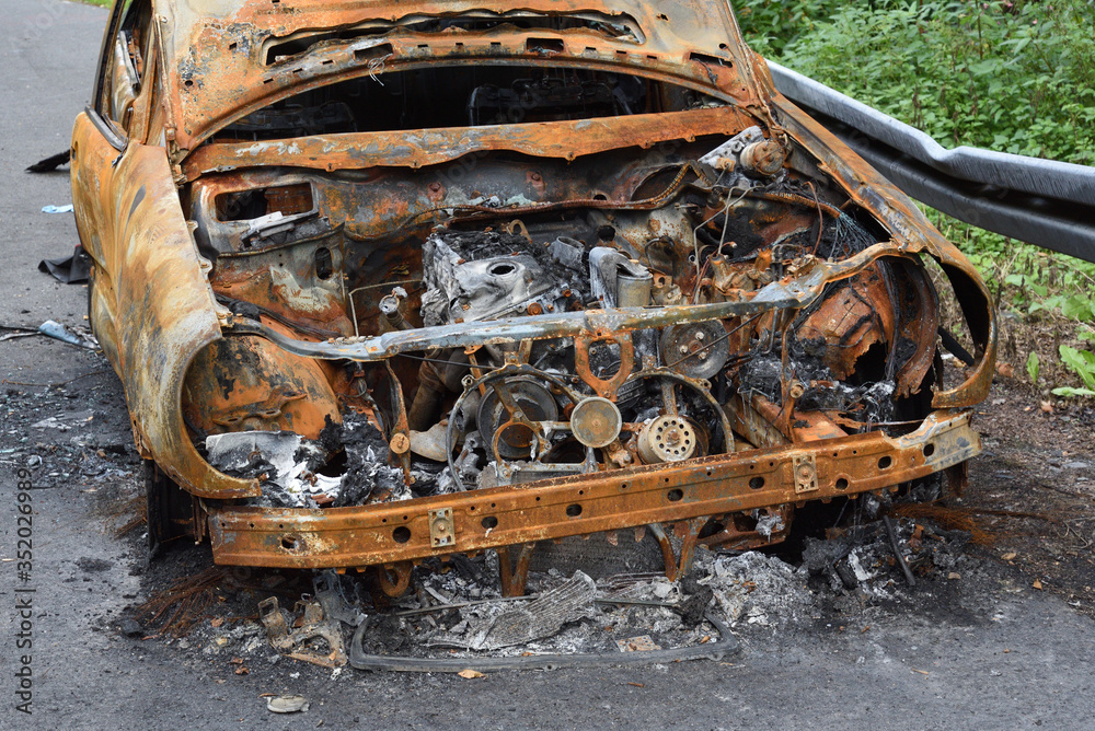Fototapeta premium burnt car wreck
