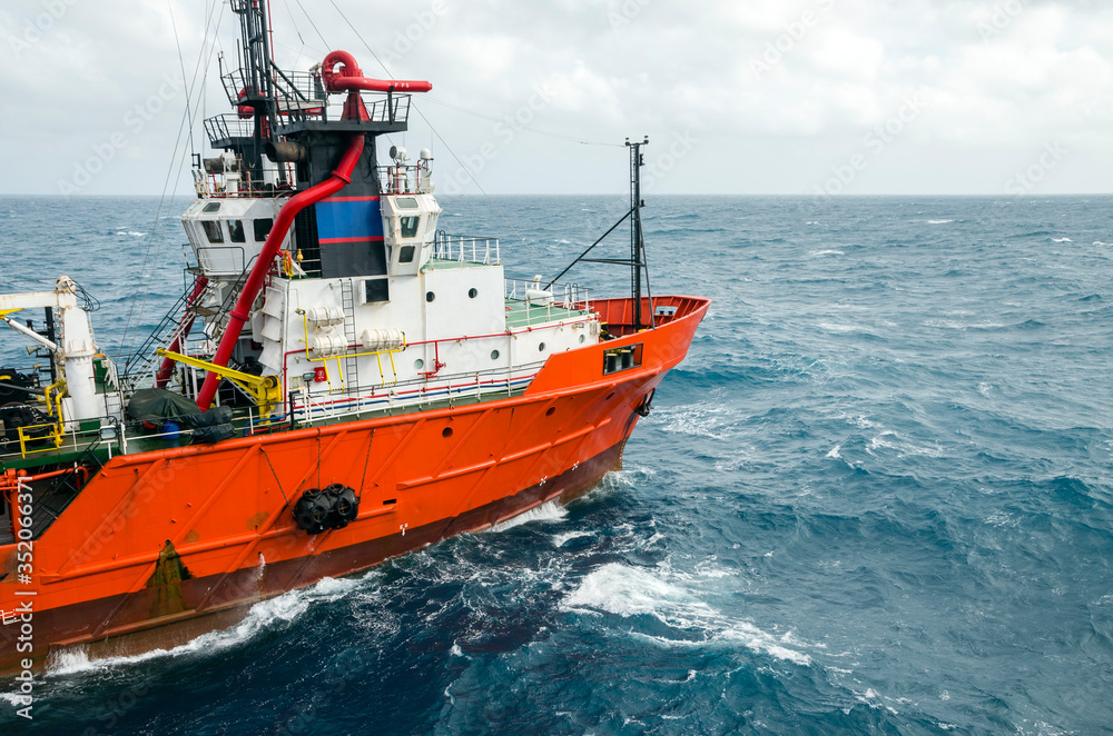 Fototapeta premium Sea tow in the high sea
