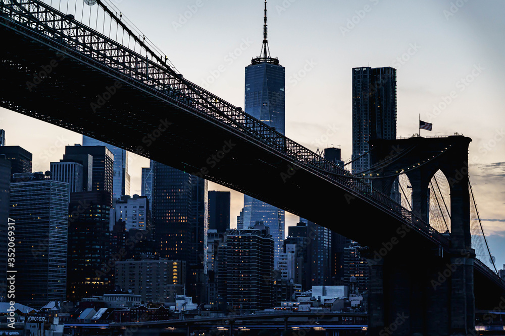 Obraz premium New York night panorama. Brooklyn Bridge and New York City skyline. Manhattan skyline. Skyscrapers buildings. New York City night lights.