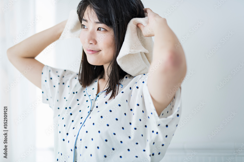 女性 髪の毛 乾かす 女性 髪の毛 乾かす