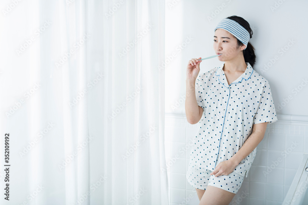 女性 歯磨き 女性 歯磨き