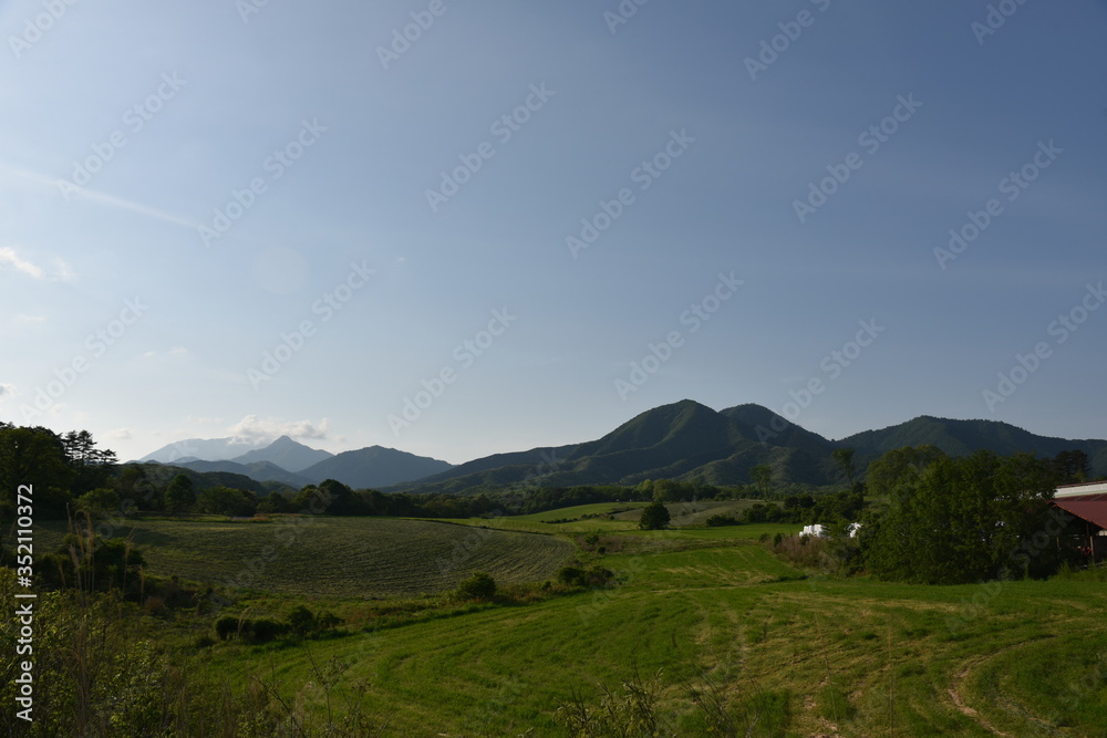Foto 日本の岡山県の蒜山高原の風景