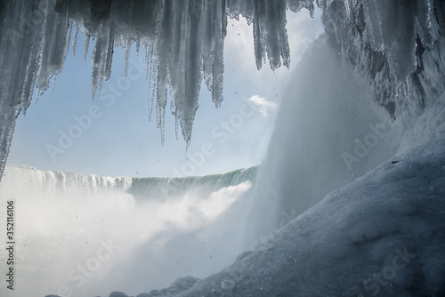niagara falls in winter