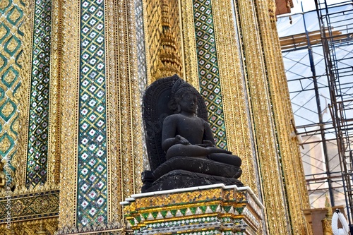 buddha statue in wat phra kaew