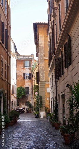 Fototapeta Naklejka Na Ścianę i Meble -  Uliczka w Rzymie