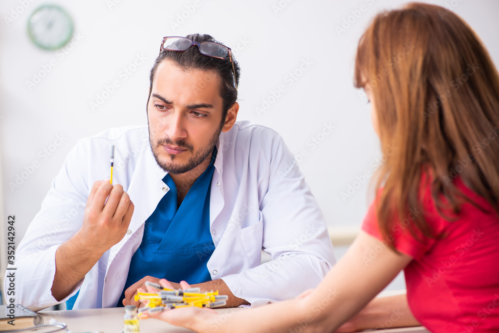 Female diabetic patient visiting young male doctor Female diabetic patient visiting young male doctor
