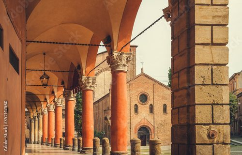 Obraz na płótnie The Portici of Bologna (arcades of Bologna) in the old town. Streets of Bologna, Italy. w salonie