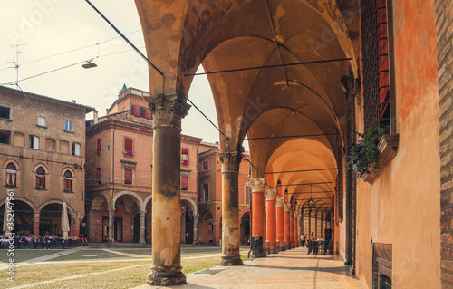 Tableau sur toile The Portici of Bologna (arcades of Bologna) in the old town