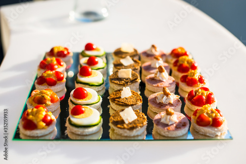 Foto Petits fours sur un plateau