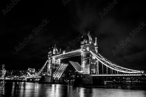 Photography London tower bridge at night