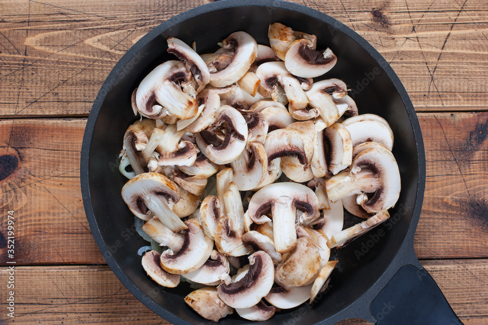 Step-by-step preparation of sliced mushrooms with chicken and mushrooms