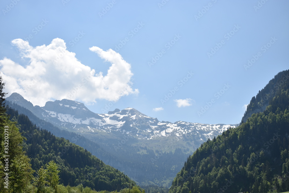 Wunderschöne Gebirgsansichten in der Schweiz 18.5.2020