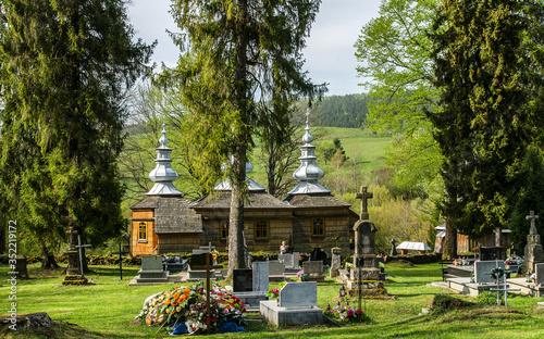 Fototapeta Naklejka Na Ścianę i Meble -  cerkiew   w miejscowość Rzepedź Bieszczady