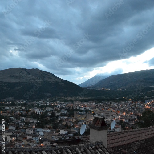 Italian village and mountains at night © Igne