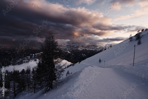 Il Monte Dobratsch sorge in Carinzia, Austria © Ivan