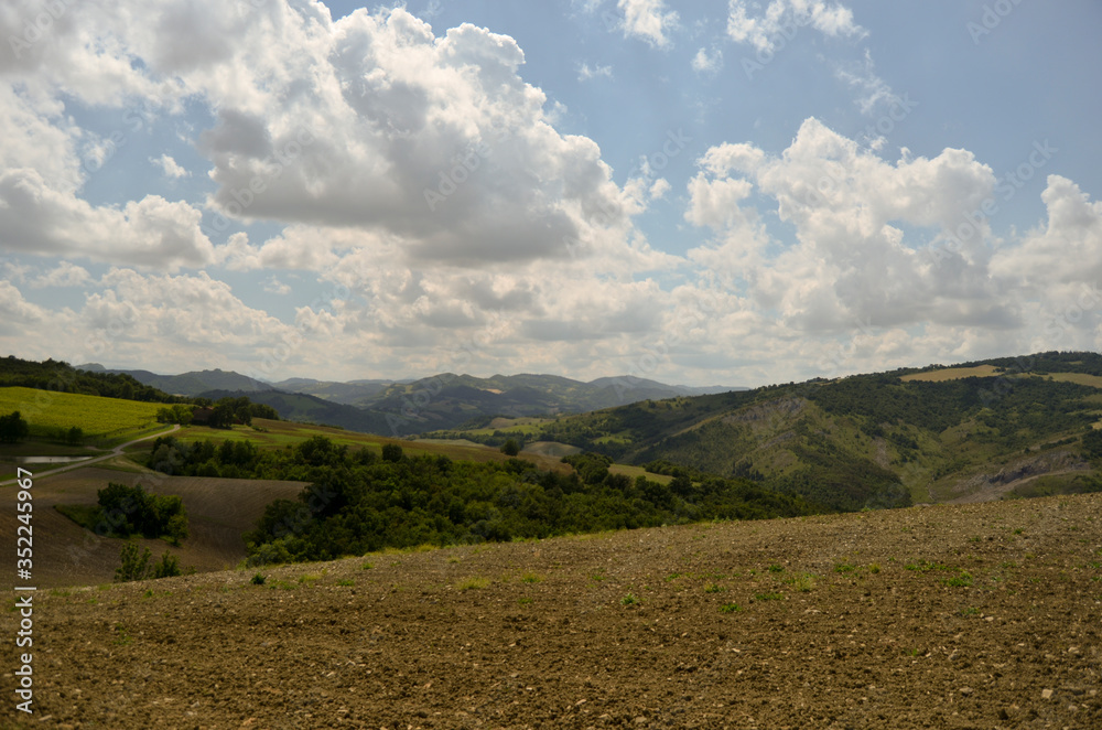 Paesaggio bucolico delle colline Emiliane - Italia Paesaggio bucolico delle colline Emiliane - Italia