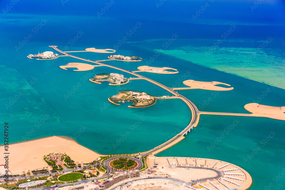 Aerial view of Isola Dana in the Pearl of Qatar in Doha, Qatar - obrazy, fototapety, plakaty 