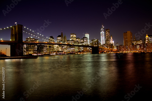 A winter night panorama of the Brooklyn bridge © Lewardeen