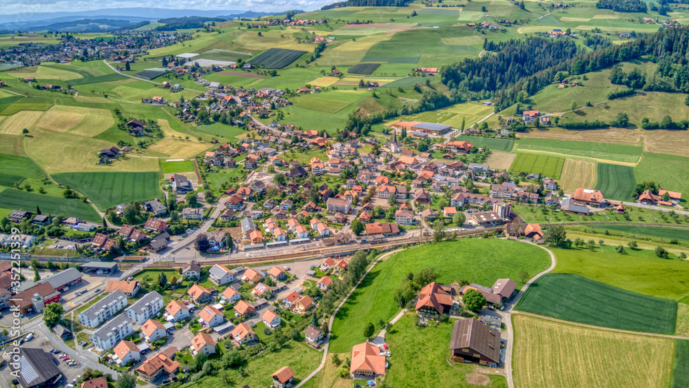 Über den Dächern von Zäziwil im Emmental, Schweiz